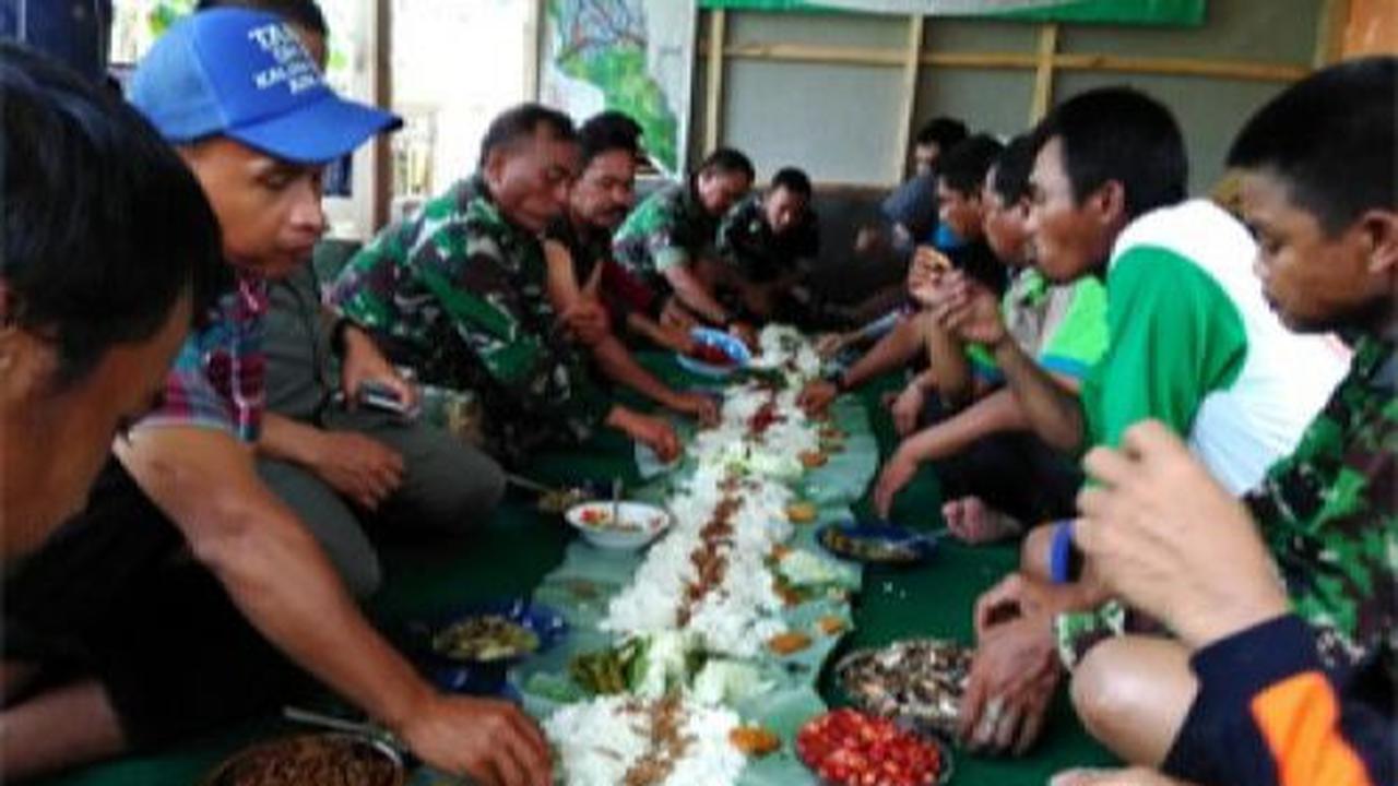 Nikmat Menggunakan Tangan