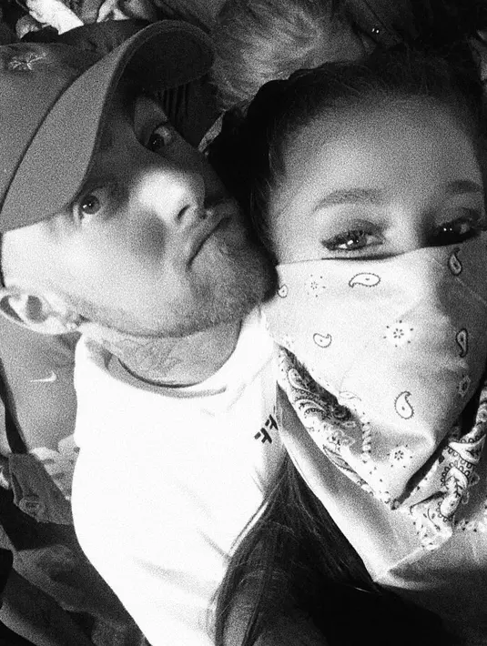 Meski hubungannya dan Mac Miller kandas, Ariana Grande menuliskan bahwa ia beruntung bisa mengenal Mac dalam hidupnya dan akan terus mendukung sang mantan. (instagram/arianagrande)