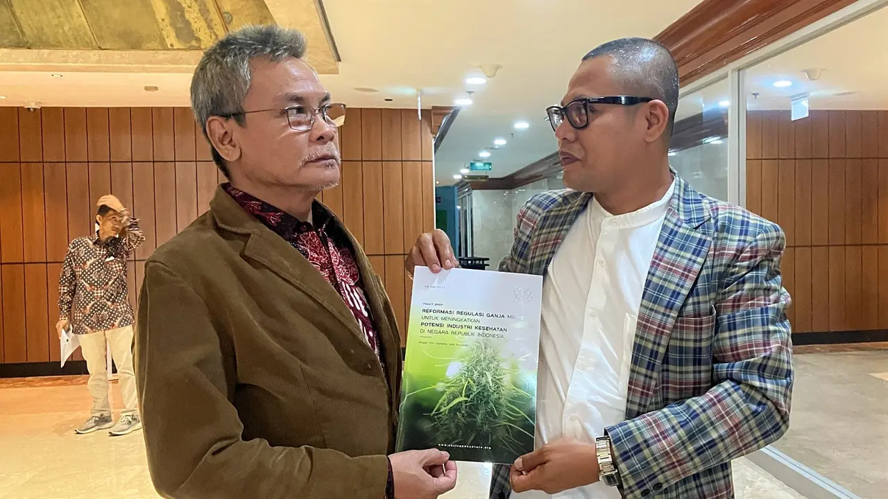 Yayasan Sativa Nusantara (YSN), lembaga penelitian dan advokasi ganja medis, diwakilkan oleh Sekretaris YSN, Singgih Tomi Gumilang, secara resmi menyerahkan Policy Brief berjudul "Reformasi Regulasi Ganja Medis untuk Meningkatkan Potensi Industri Kesehata