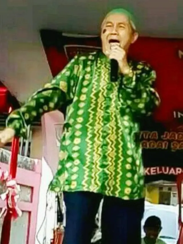 Komedian Nur Tompel