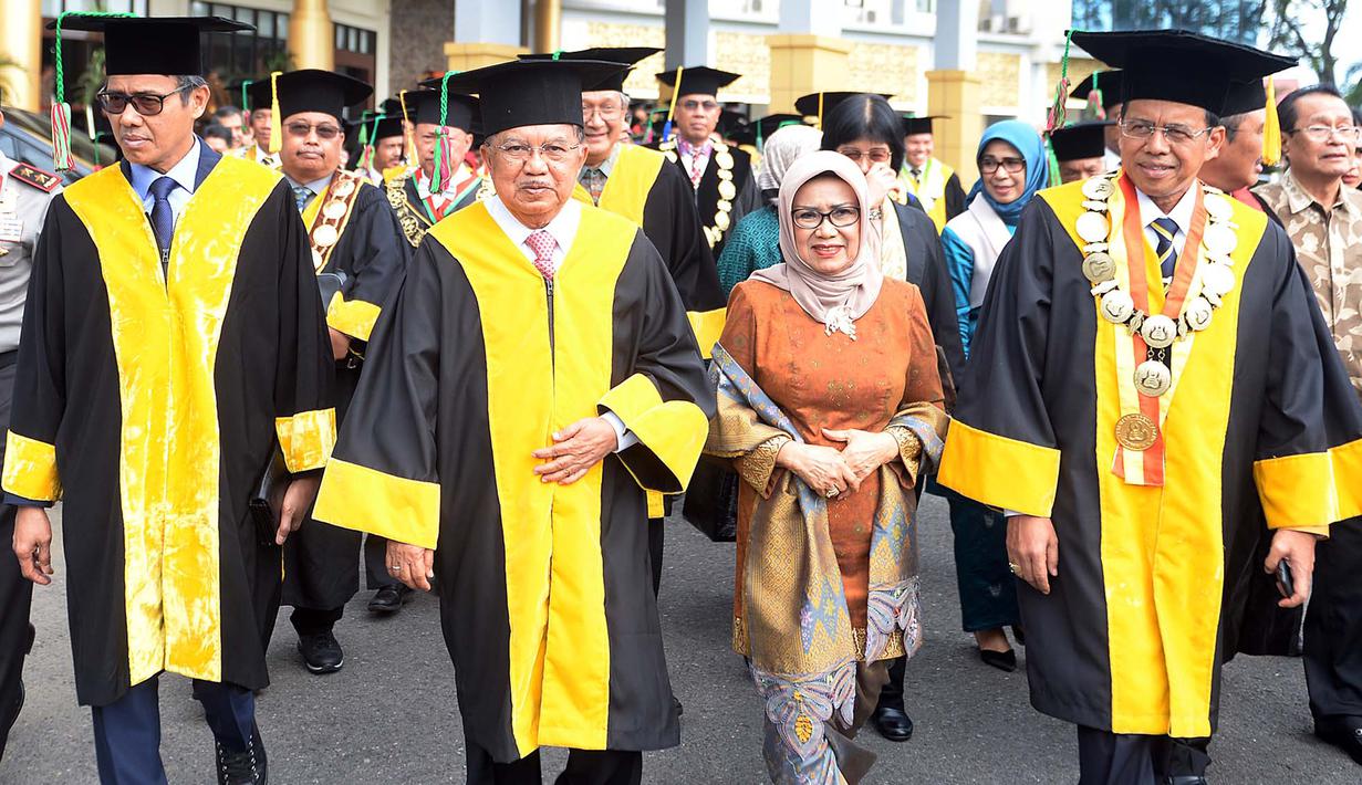 FOTO: Jusuf Kalla Terima Gelar Doktor Kehormatan - Page 1 ...