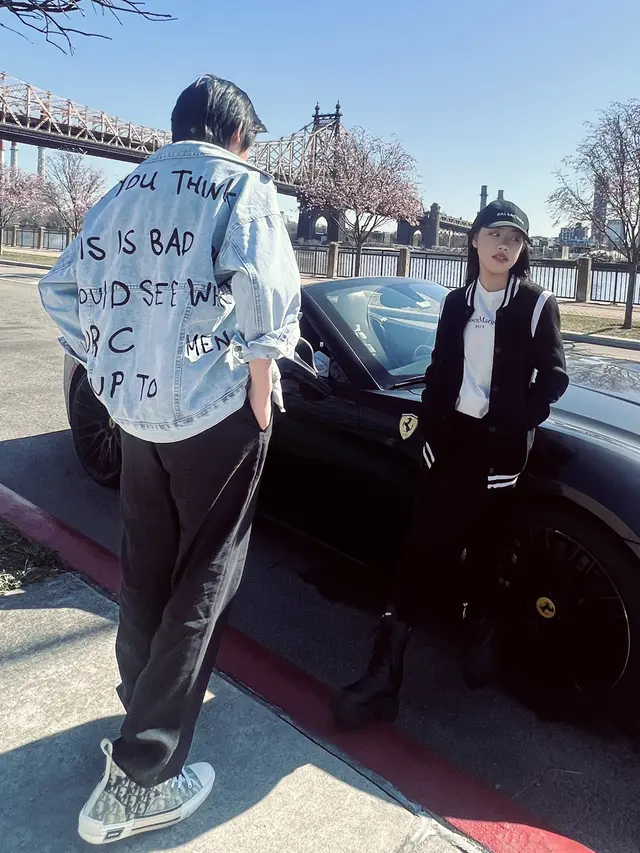 10 Potret Gaya Fashion Edgy Mischka-Devon yang jadi Idola Remaja