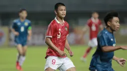 Pemain Timnas Indonesia U-19, Hokky Caraka saat melawan Brunei Darussalam U-19 dalam laga matchday kedua penyisihan Grup A Piala AFF U-19 2022 di Stadion Patriot Candrabhaga, Bekasi, Senin (4/7/2022). (Bola.com/M Iqbal Ichsan)