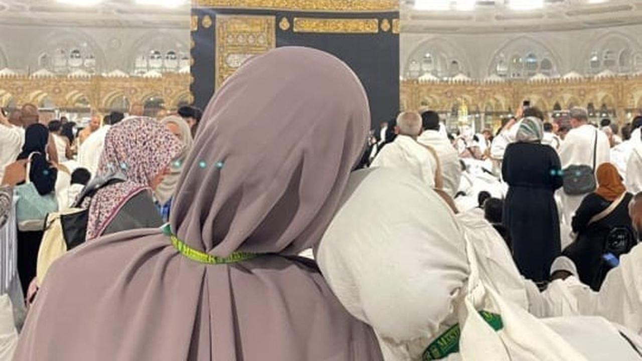 Azizah Salsha Umrah di Tanah Suci