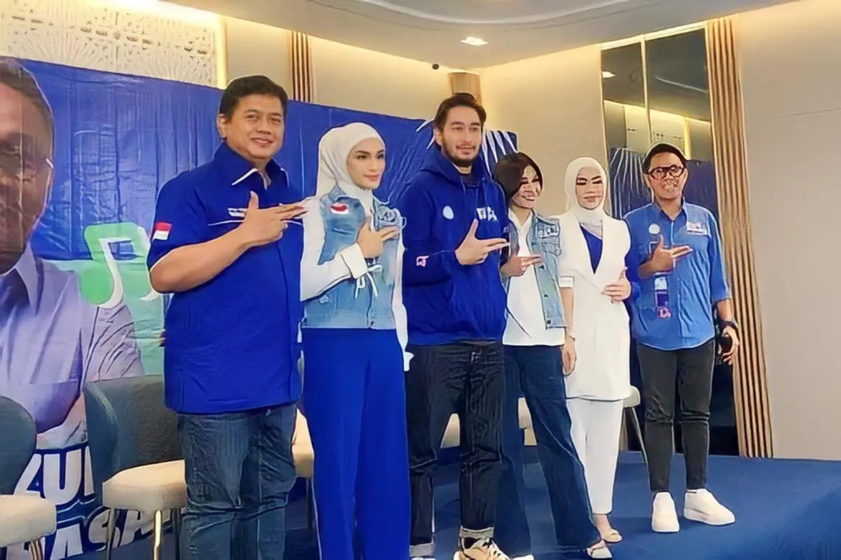 Jeje Govinda dan Nisya Ahmad resmi bergabung dengan Partai Amanat Nasional (PAN), hari ini, Senin, (7/8/2023).