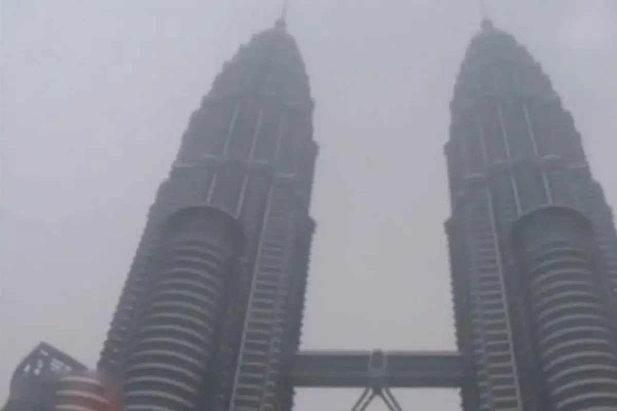 Tertutup Kabut Asap 1,5 Juta Siswa di Malaysia Tak Bisa Sekolah
