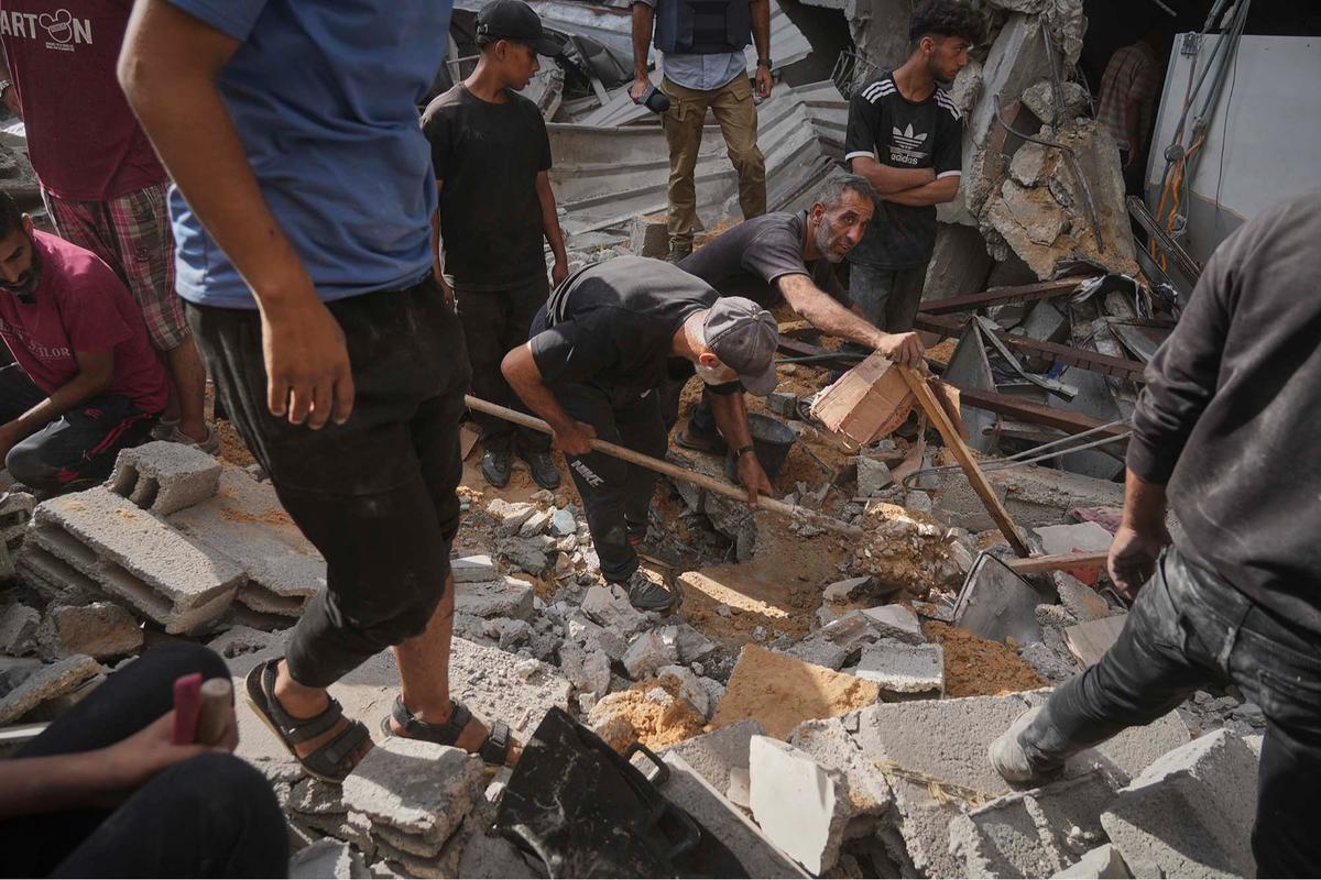 FOTO: Serangan Israel Terus Hantam Permukiman dan Tenda Pengungsi di Gaza, 12 Warga Palestina Tewas