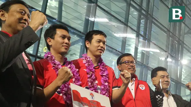 Ketum PBSI Wiranto dan Mohammad Ahsan/Hendra Setiawan All England 2019