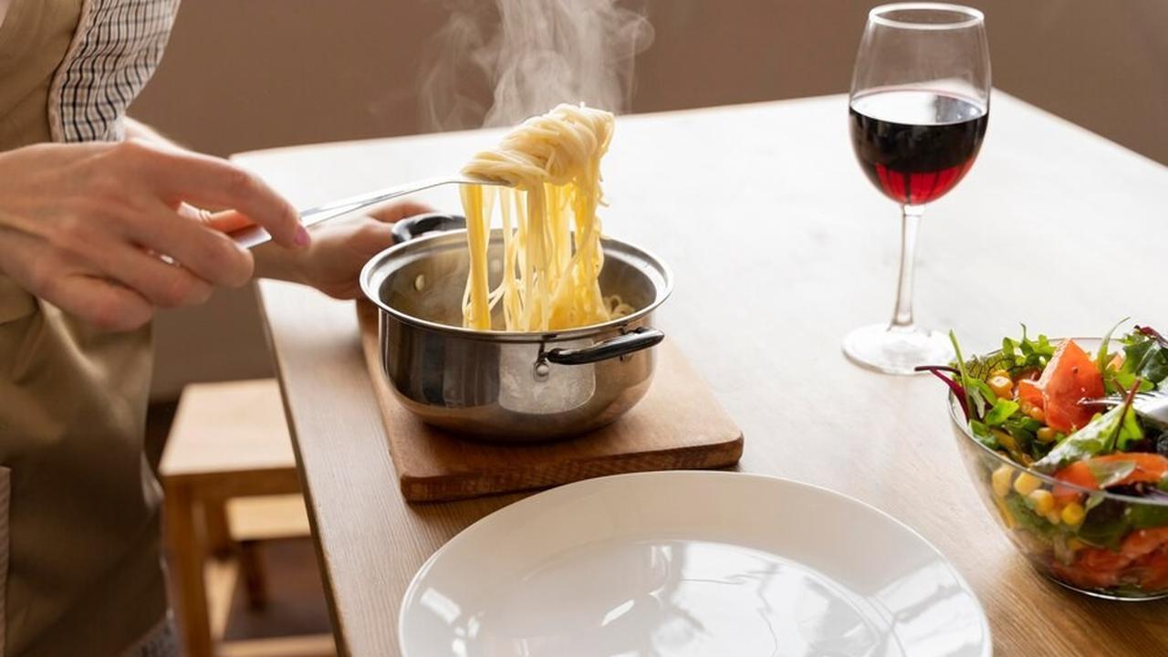 8. Manfaatkan Air Perebusan untuk Menguatkan Saus
