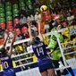 Spike pemain voli putri Indonesia Junaida Santi coba diblok pemain Thailand pada laga final U-18 Princess Cup 2024 di&nbsp;di Nakhon Pathom, Kamis, 13 Juni. Indonesia kalah 1-3&nbsp;(19-25, 17-25, 26-24, 17-25). (foto: SMM sport)