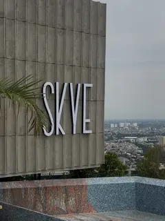 Rooftop Ternama Ibu Kota SKYE Resmi Dibuka Kembali. [Anisha/Fimela]