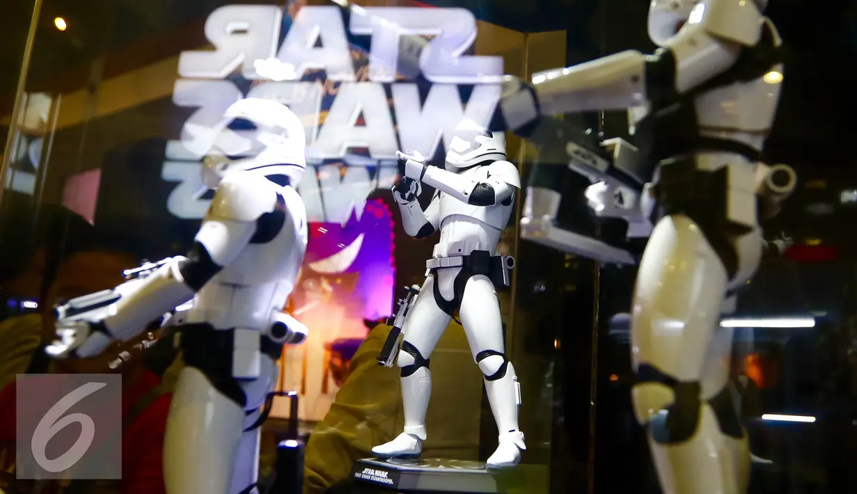 Miniatur Star Wars Stormtroopers dipajang saat pameran Indonesia Comic Con di JCC, Jakarta, Sabtu (14/11). Pameran mainan dan comic ini berlangsung dari tanggal 14-15 November 2015. (Liputan6.com/Fery Pradolo)