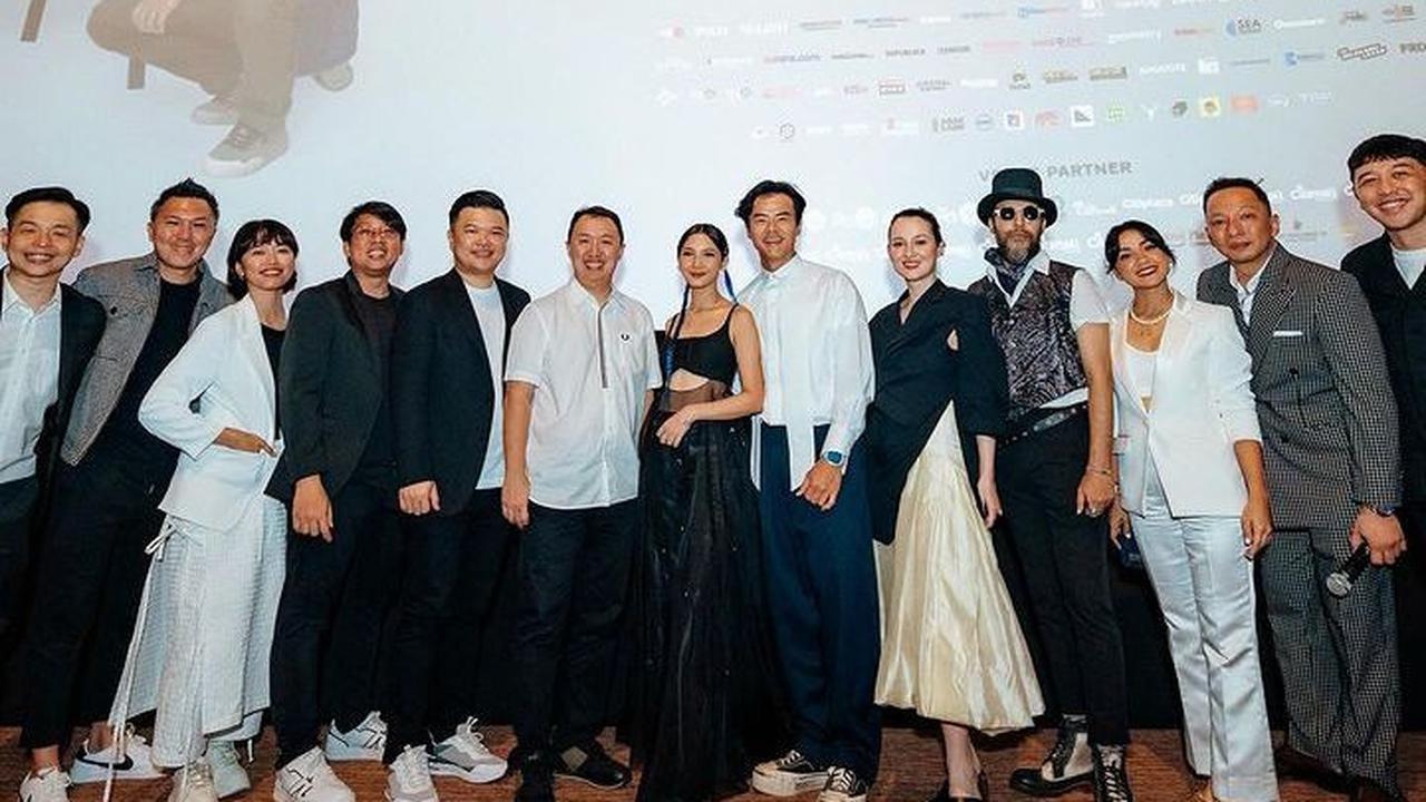 Penampilan Julie Estelle langsung menjadi sorotan netizen. Mereka memuji penampilan Julie Estelle.<br>