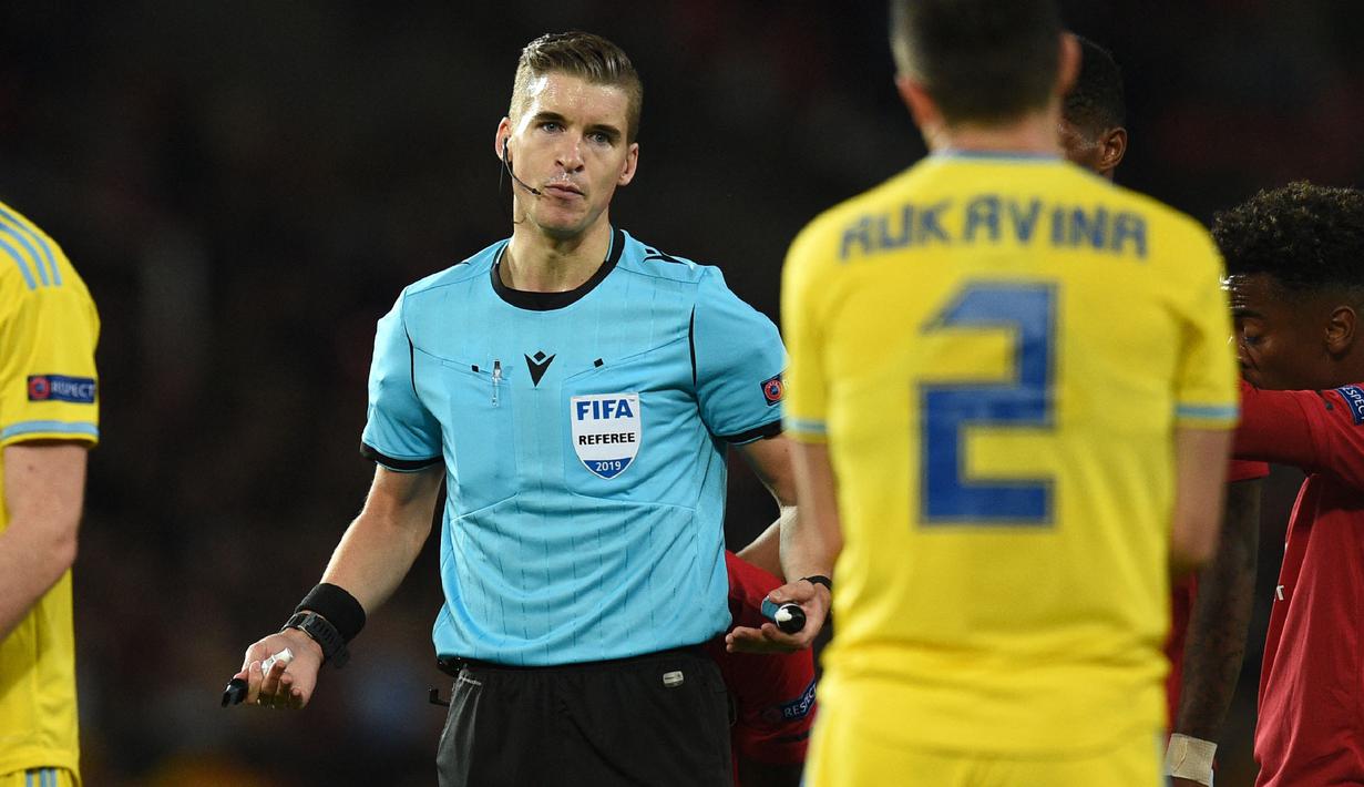 Sejak 2015, Francois Letexier dipercaya memimpin pertandingan Ligue 2 Prancis yang kemudian naik kelas ke Ligue 1 pada 2016. Setahun berikutnya ia resmi terdaftar sebagai salah satu wasit FIFA. (AFP/Oli Scarff)