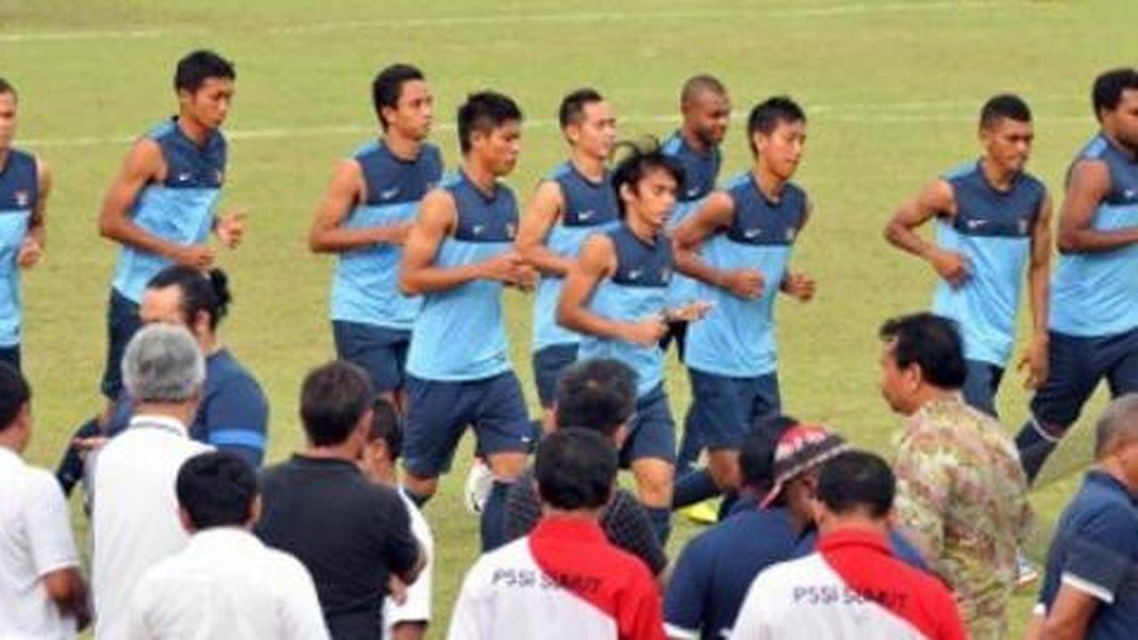 Daniel Womsiwor mendapat restu rektor Uncen latih timnas