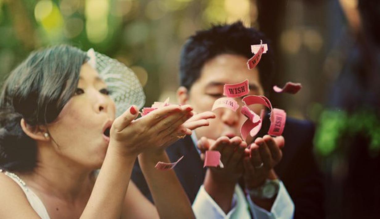 10 Foto Pernikahan Romantis - Fashion Fimela.com