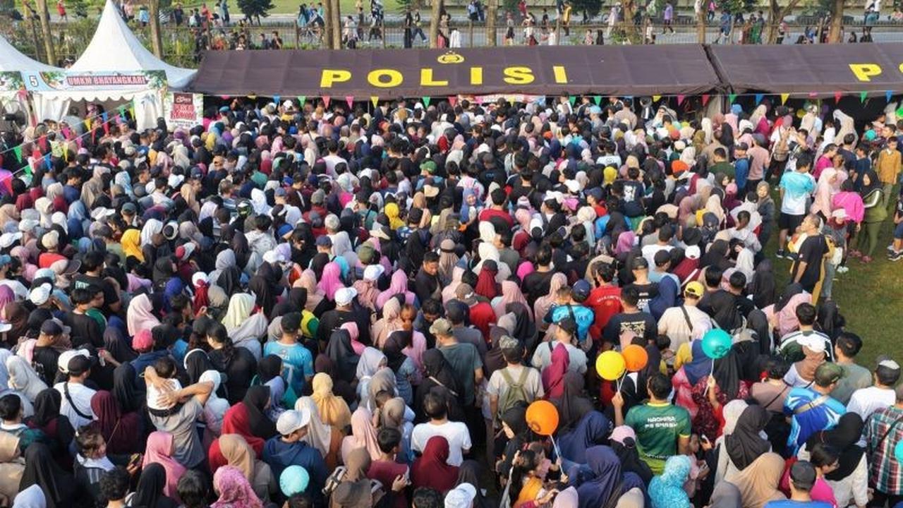 Ribuan Warga Serbu Pasar Rakyat Polri di Cikarang Bekasi, Rayakan HUT Bhayangkara ke-80