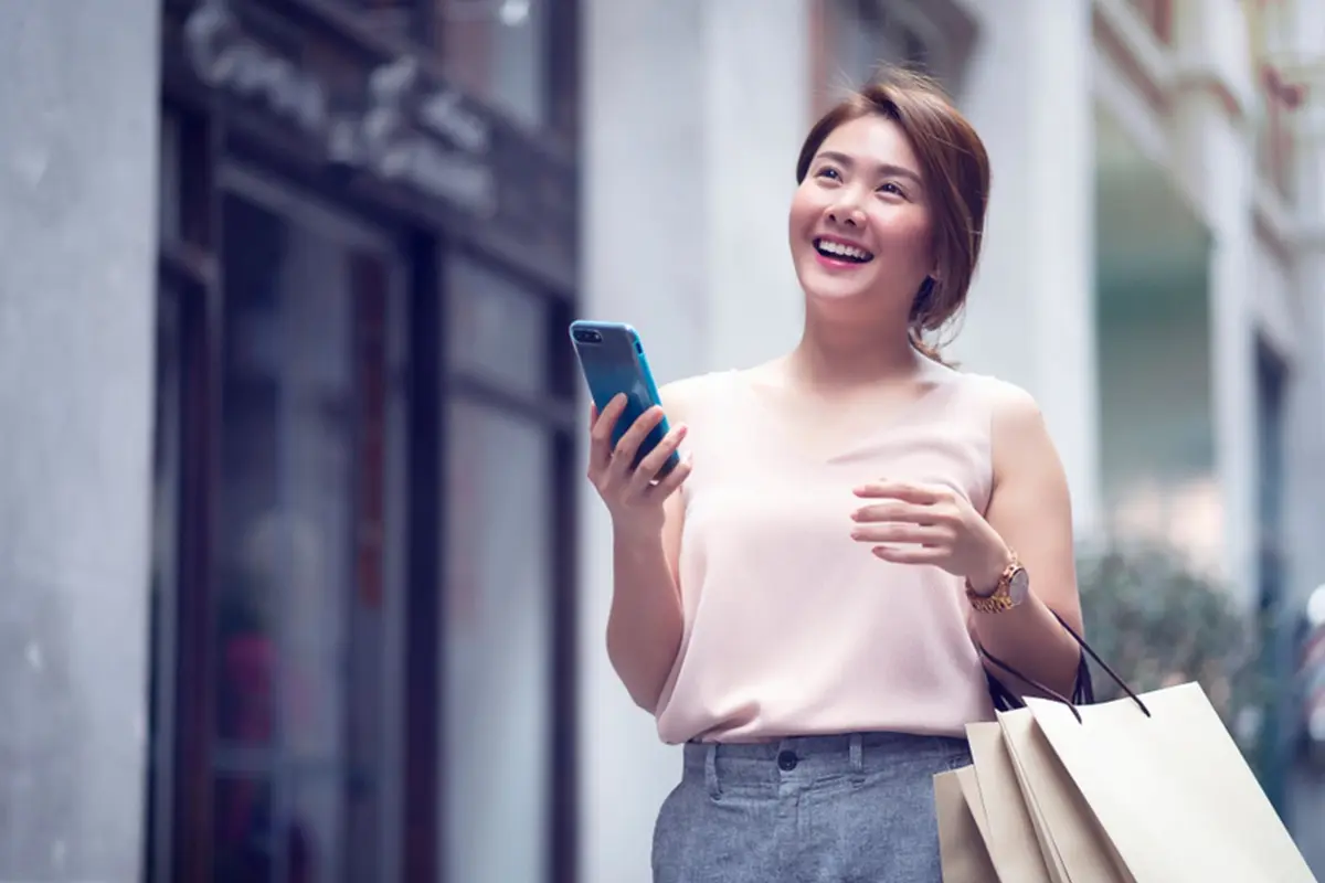 perempuan dan belanja sendiri