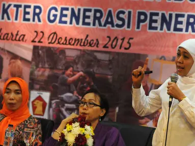 Menteri Sosial Khofifah Indar Parawansa saat menjadi keynote speaker di Kantor DPP Gerindra, Jakarta (22/12). Khofifah menghadiri acara tersebut dalam rangka hari ibu. (Liputan6.com/Helmi Afandi)