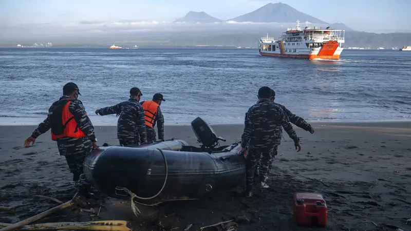 FOTO: 11 Korban Tenggelamnya KMP Yunicee Masih dalam Pencarian