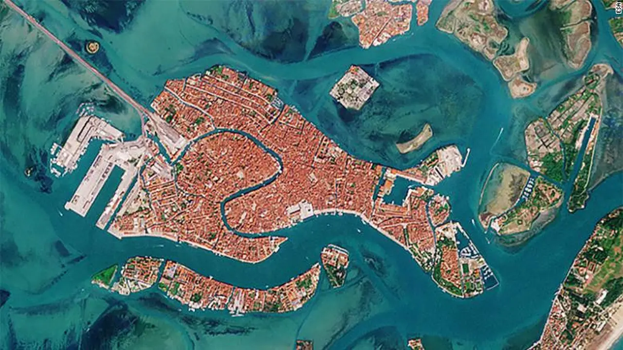 Gambar ini diambil pada 13 April 2020 oleh Badan Antariksa Eropa saat lockdown diberlakukan (European Space Agency)