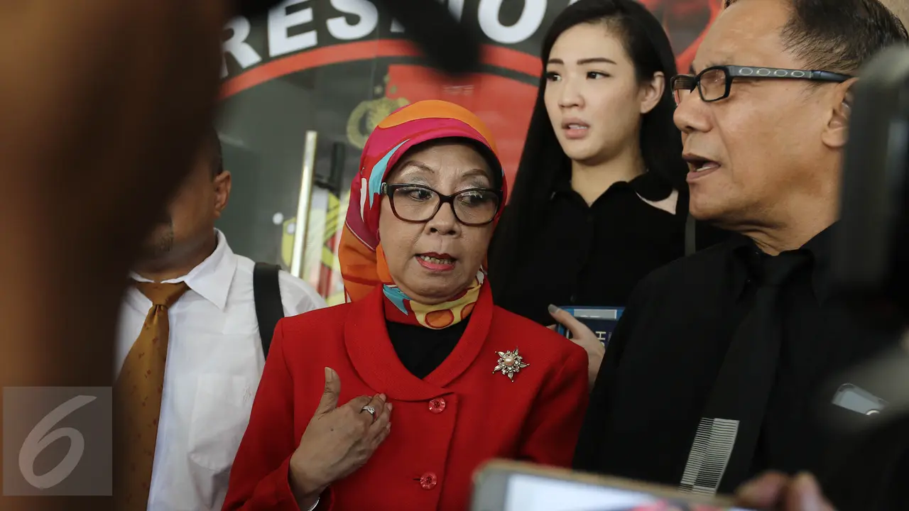 Ibunda Ario Kiswinar, Aryani Soenarto.