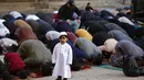 Sheikh Mohammed Hussein, Mufti Besar Yerusalem dan Palestina, secara resmi mengumumkan bahwa Minggu 30 Maret 2025 merupakan hari pertama Idul Fitri 1446 Hijriah. (Eyad BABA/AFP)