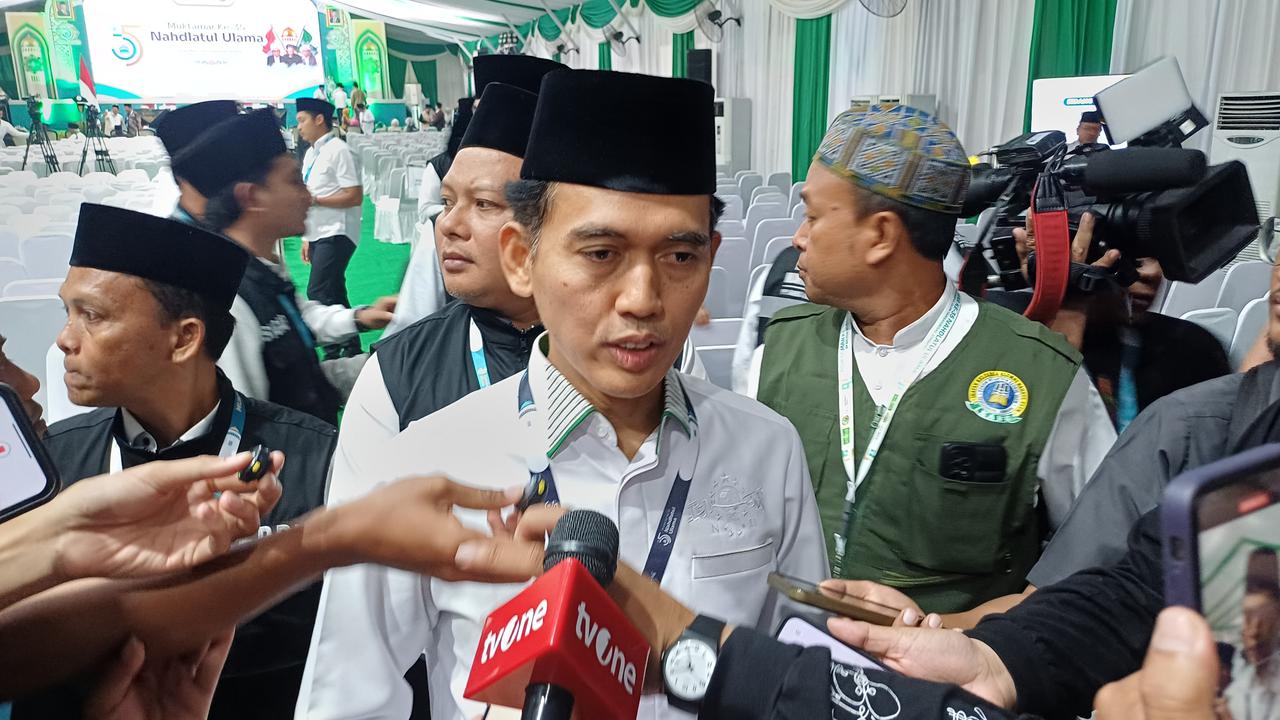 Pimpinan sidang Komisi Organisasi sekaligus Khatib Syuriah PBNU, Asrorun Niam
