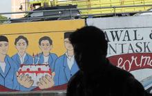Mewarnai Jakarta dengan kritik rupa
