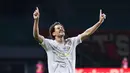 Selebarasi gol emosional Pablo Oliveira usai mampu mencetak gol pertama kemenangan Arema FC melawan Persija Jakarta dalam laga pekan 26 BRI Liga 1 2024/2025 yang digelar di Stadion Patriot Candrabhaga, Bekasi, Minggu (9/3/2025) malam WIB.