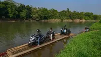 Eksistensi Rakit Bambu Penyeberangan Sungai Cisadane