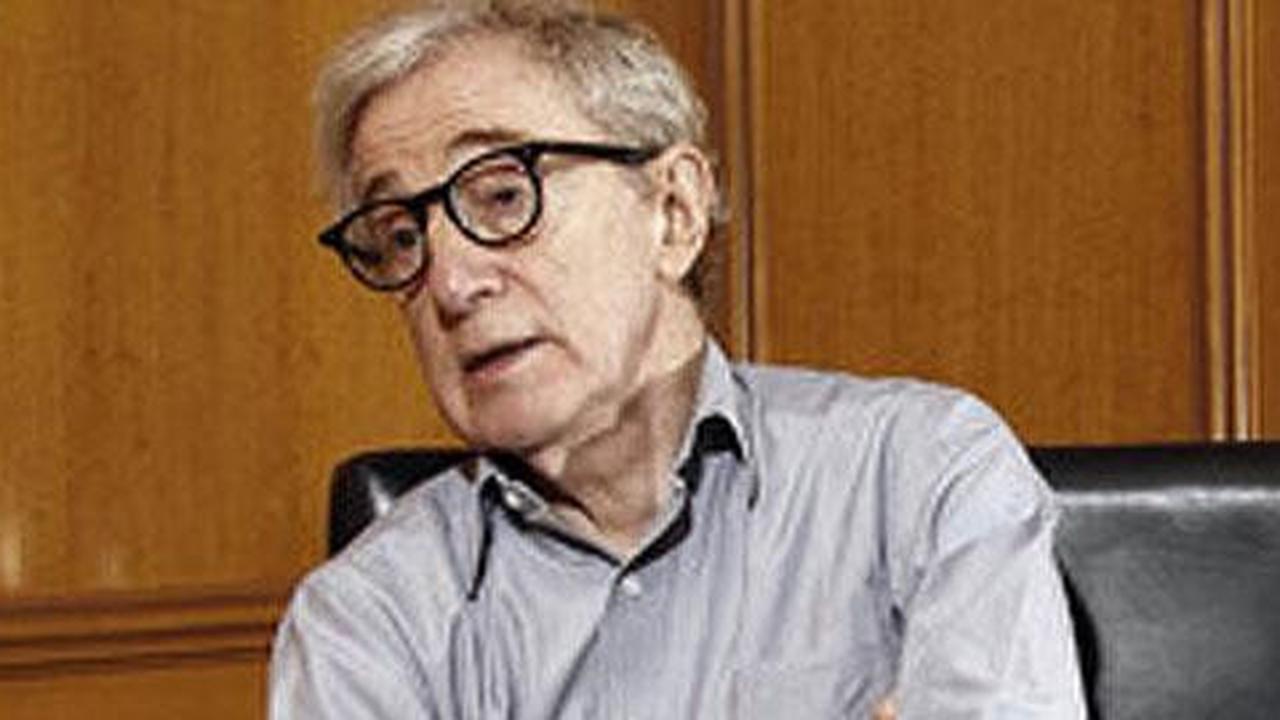 Woody Allen tak akan ragu ajak Lindsay Lohan main film