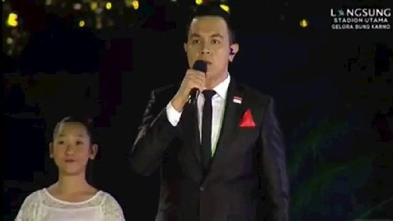 Tulus nyanyikan Indonesia Raya di pembukaan Asian Games 2018./Copyright SCTV