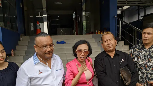 Dewi Sanca melaporkan seorang artis ke Polda Metro Jaya.