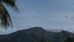 Status Gunung Awu di Sulawesi Utara naik dari status normal menjadi status waspada Level II. (Liputan6.com/ ESDM)