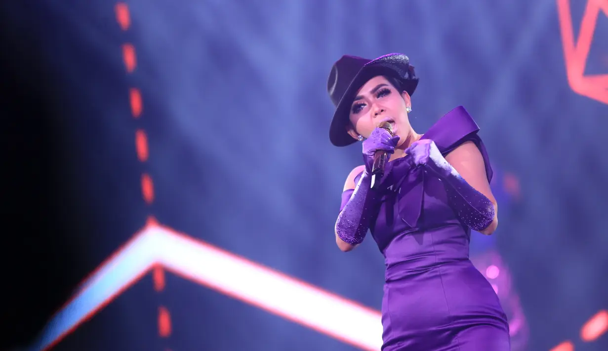 Dalam Konser Raya 22 Tahun Indosiar, pelantun lagu Sesuatu (2012) itu membawakan tiga lagu dan satu lagu kolaborasi dengan penyanyi asal Australia, Rick Prize. (Adrian Putra/Bintang.com)