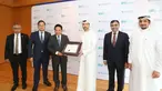 (ki-ka) Ketua Dewan Komisioner OJK Wimboh Santoso, Wakil Menteri 2 BUMN Kartika Wirjoatmodjo, Dirut BSI Hery Gunardi, CEO DIFC Arif Amiri, Chief Business Development Officer DIFC Salmaan Jaffery saat penyerahan letter of incorporation operasional BSI di Dubai, Kamis (4/11/2021).(Liputan6.com/HO/BSI)