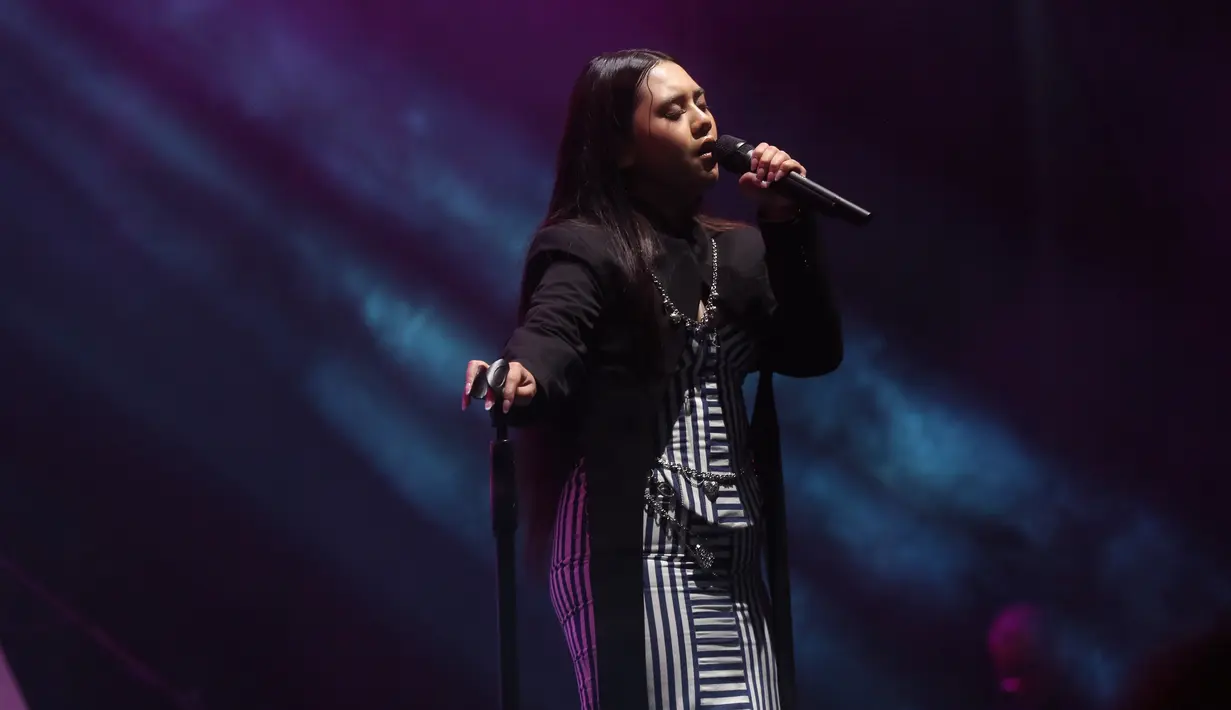 Ziva Magnolya di panggung The Sounds Project 2024. [Foto: Adrian Putra/Fimela]