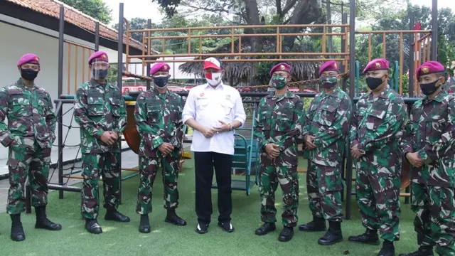 Bamsoet Bantu Ratusan Alat Rapid Test kepada Keluarga Besar Denjaka TNI AL