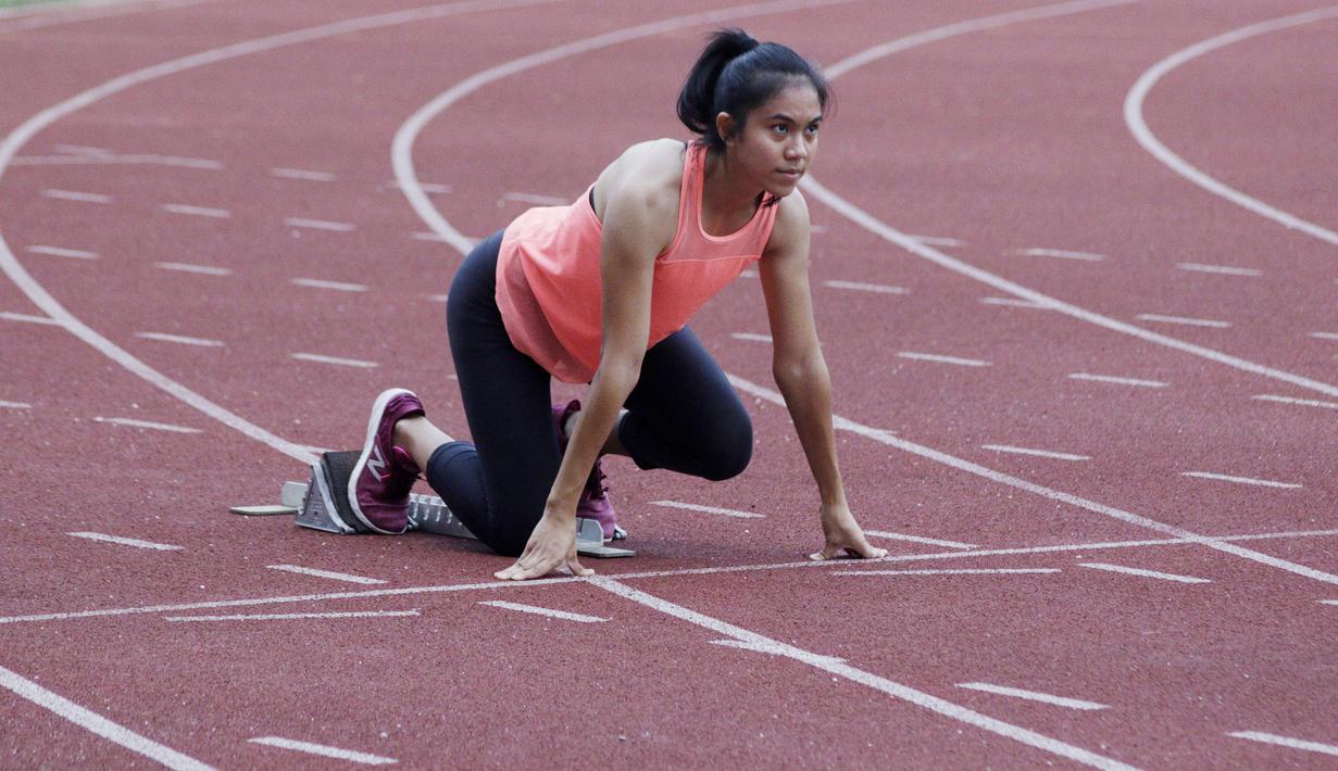 Atlet lari putri Indonesia, Jeany Nuraini, saat latihan di Stadion Madya, Jakarta, Kamis (17/10/2019). Sprinter muda ini akan menjadi salah satu atlet yang akan berlaga di SEA Games 2019. (Bola.com/M Iqbal Ichsan)