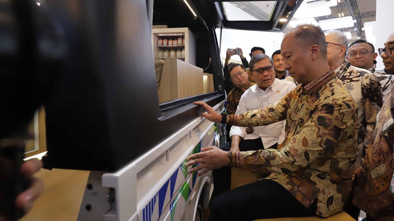 FOTO: Menteri Perindustrian Buka GIIAS 2025, 43 Merek Otomotif Ramaikan Pameran di ICE BSD