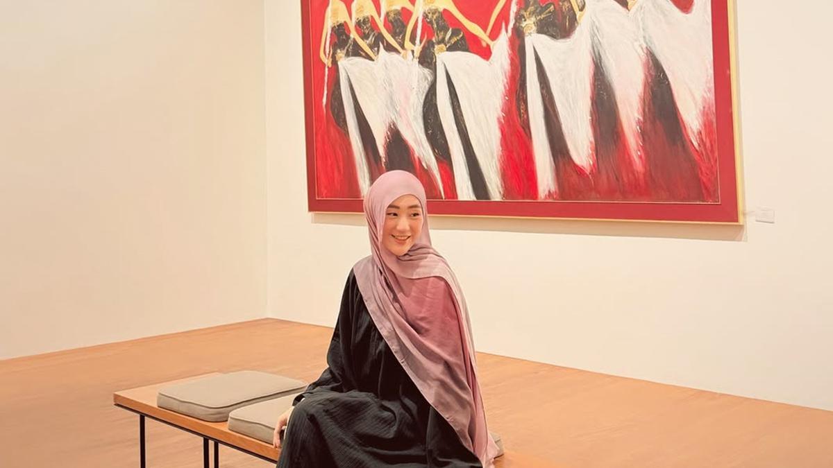 5 Potret Gamis Larissa Chou Museum Date Bareng Buah Hati, Inspirasi Muslimah