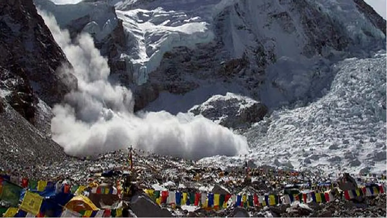 Video Longsoran Salju Everest Terjadi Akibat Gempa Nepal