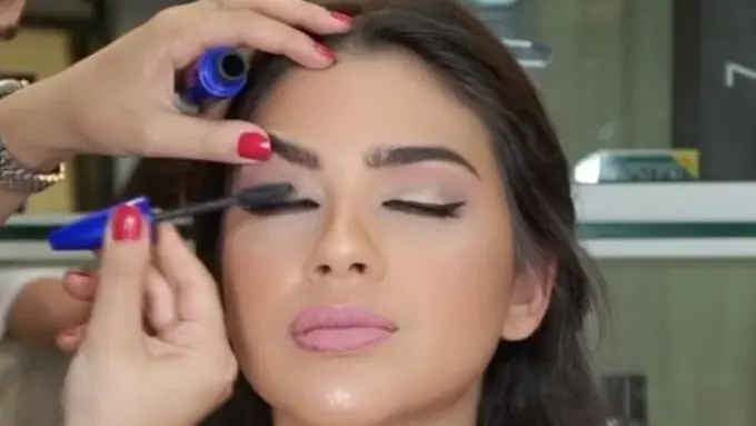 Cewek Suka Makeup, Wajib Kepoin Tutorial Beauty Vlogger Ini