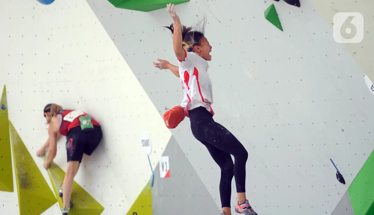 <p>Ekspresi atlet panjat tebing Indonesia, Sukma Lintang Cahyani saat mencapai puncak pada kategori Lead Putri IFSC Climbing Asian Qualifier Jakarta 2023 di Gelora Bung Karno, Jakarta, Sabtu (11/11/2023). (merdeka.com/Arie Basuki)</p>