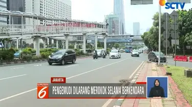 Aturan dilarang merokok saat berkemudi mulai berlaku. Bila melanggar, pengendara motor atau mobil dapat kena sanksi Rp 750 ribu atau 3 bulan kurungan.