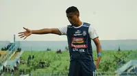 Pemain Arema FC, Rivaldi Bawuo. (Bola.com/Iwan Setiawan)