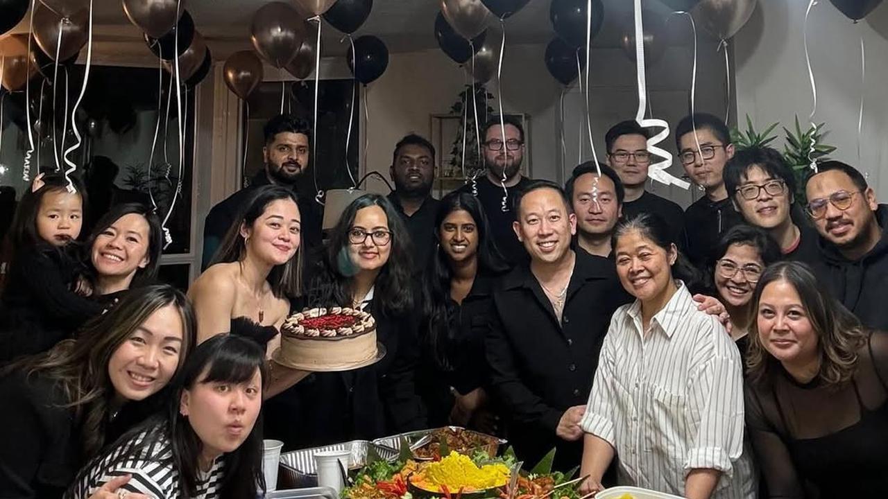 7 Potret Perayaan Ultah Gisela Cindy ke-30 di Kanada, sang Ibu Turut Hadir - Ada Tumpeng Nasi Kuning