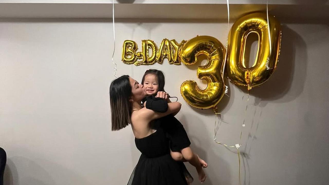 7 Potret Perayaan Ultah Gisela Cindy ke-30 di Kanada, sang Ibu Turut Hadir - Ada Tumpeng Nasi Kuning