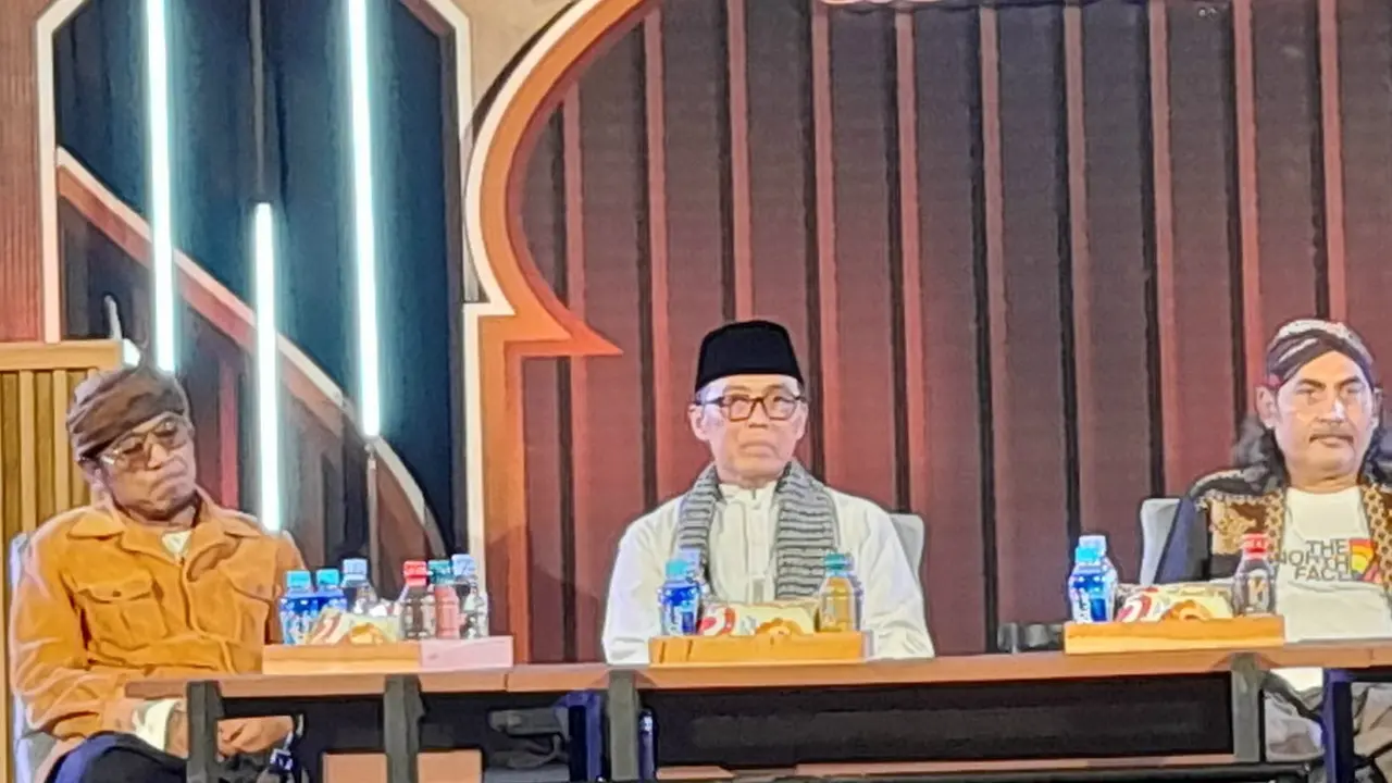 Silatusantren Nikmatnya Ramadan diisi talkshow bersama beberapa narasumber, seperti Zastrouw Al Ngatawi, Budi Dalton, dan Tokoh Ulama KH. Fadlil Yani Ainusyamsi (Istimewa)